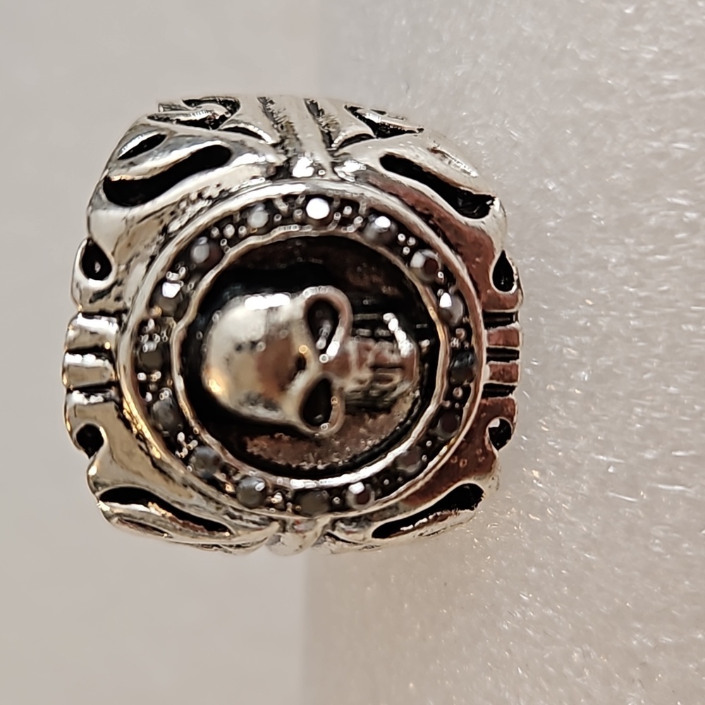 PIRATE SKULL W/ Rhinestones Size 14 Silvertone Ring